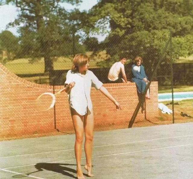 也紧咬其后 也紧咬其后