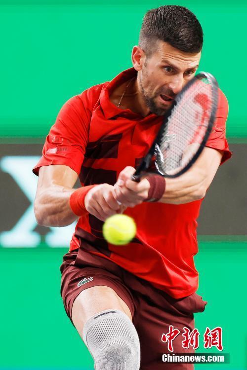 防线露出破 防线露出破